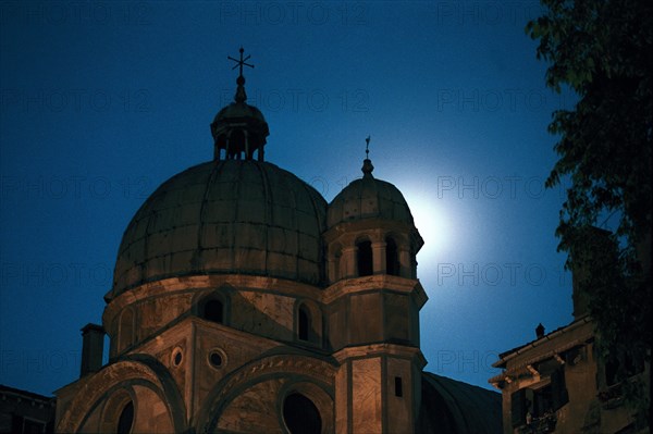 The Miracoli church at night