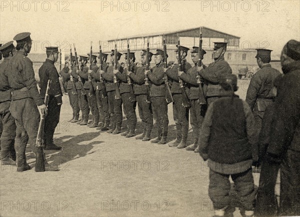 Soldats à l'exercice.