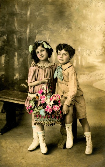 Enfants et fleurs