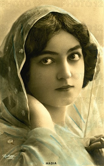 NADIA, artiste 1900