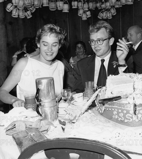 Ursula Andress et James Dean, 1955