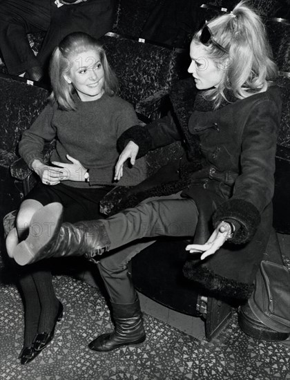 Catherine Deneuve et Ursula Andress, 1966