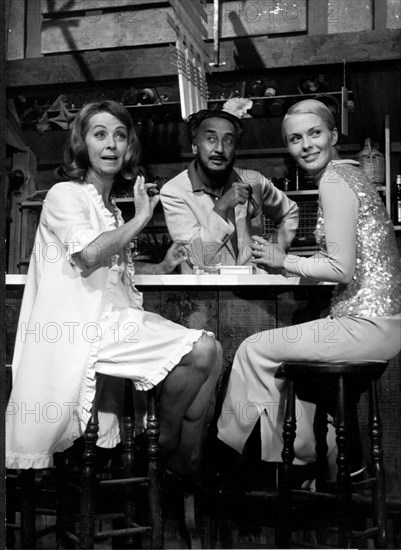 Danielle Darrieux, Romain Gary, Jean Seberg co-star