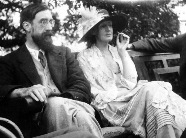VIRGINIA WOOLF with Lytton Strachey at  Garsington  Manor near Oxford in 1923