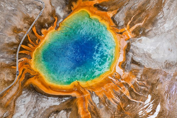 Grand Prismatic Spring, Midway Geyser Basin, Yellowstone National Park, Wyoming, USA