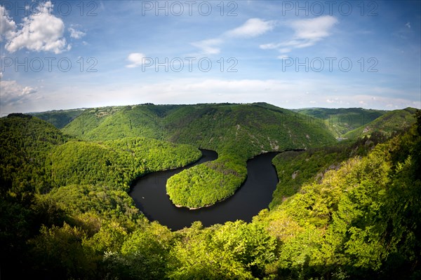 At Queuille , a meander of the Sioule river at spring.
MÃ©andre de Queuille sur la Sioule (Puy-de-DÃ´me - France).