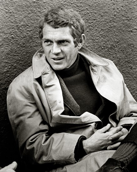 Steve McQueen, "Bullitt" 1968 Warner Brothers      File Reference # 31202_492THA