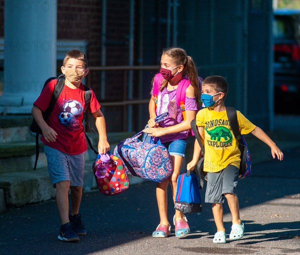 Yardley, United States. 18th Aug, 2020. A group of children arrive on the first day of school with masks being mandatory Tuesday, August 18, 2020 at Abrams Hebrew Academy in Yardley, Pennsylvania. According to Rabbi Ira Budow, the school is starting their semester early and has built three weeks into its schedule in case there is a COVID-19 stoppage. Credit: William Thomas Cain/Alamy Live News