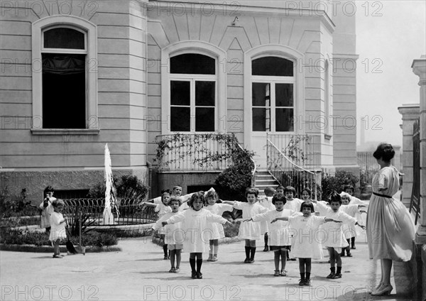 montessori kindergarten, outdoor gymnastics, naples 1920-30