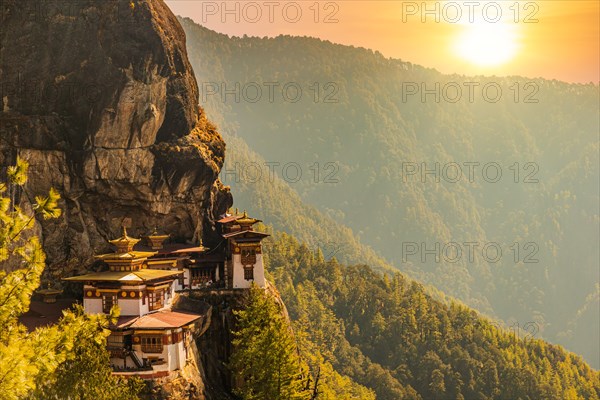 Sunset at Tiger's nest Temple or Taktsang Palphug Monastery (Bhutan)