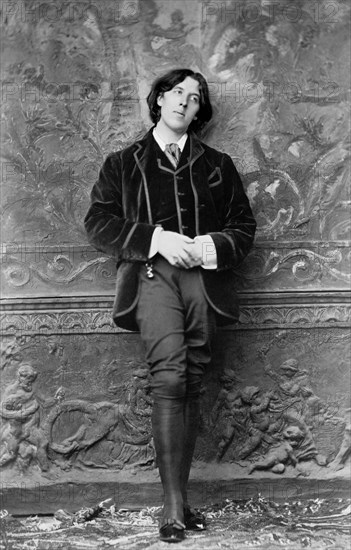 Portrait of Oscar Wilde, the Irish playwright, novelist, essayist, and poet. Photo by Napoleon Sarony, c.1882