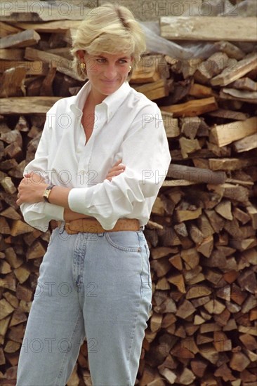 LADY DIANA VISIT  FAMILY OF NEVRESA BRADARIC,IN VILLAGE OF KLOKOTNICA NEAR TUZLA ON SATURDAY AUGUST 9. LADY DIANA VISITED LAND MINE VICTIMES IN TUZLA