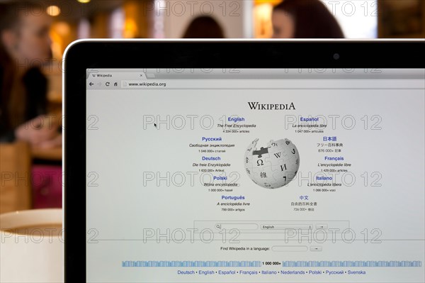 The Wikipedia website shot in a coffee shop environment (Editorial use only: ­print, TV, e-book and editorial website).