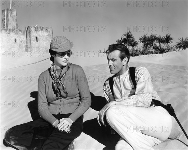 GARY COOPER visited by his wife SANDRA SHAW aka VERONICA BALFE aka ROCKY COOPER on set location candid in Yuma Arizona during filming of  BEAU GESTE 1939 director WILLIAM A. WELLMAN novel P.C. WREN Paramount Pictures Corporation