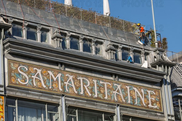 LA SAMARITAINE IS ONLY WAITING FOR THE PERFECT TIME TO REOPEN