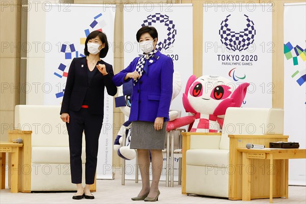 Tokyo, Japan. 19th Feb, 2021. (L to R) Minister for the Tokyo Olympic and Paralympic Games Tamayo Marukawa and Tokyo Governor Yuriko Koike bump elbows at the Tokyo Metropolitan Government building. Koike met new Minister for the Tokyo Olympic and Paralympic Games Tamayo Marukawa after attended a meeting with the Tokyo 2020 President Seiko Hashimoto. Credit: Rodrigo Reyes Marin/ZUMA Wire/Alamy Live News