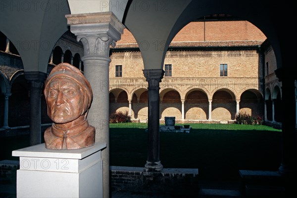 Italy, Emilia Romagna, Ravenna, Bust Dante Alighieri in the Cloister of the Museo Dantesco
