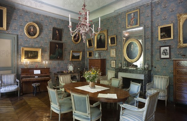 Nohant-Vic, the castle of George Sand (Le château de George Sand). Interior. A drawing room. Salon