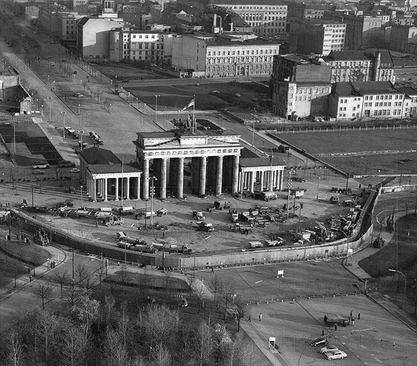 11/22/1961 - Aerial view Berlin Wall -  Brandenburg Gate