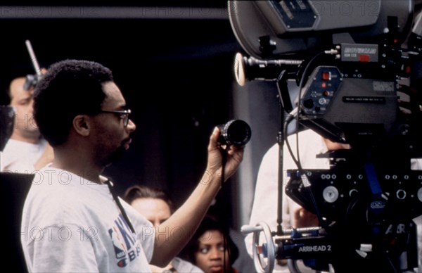 FILMING O/S 'GIRL 6 (1996)' WITH SPIKE LEE (DIR) SKLE 030