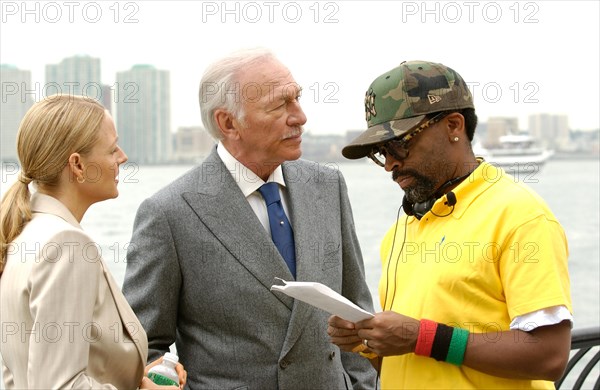 INSIDE MAN USA 2006 Spike Lee JODIE FOSTER, CHRISTOPHER PLUMMER and Director SPIKE LEE on the set Regie: Spike Lee