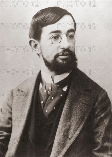 Henri Marie Raymond de Toulouse Lautrec Monfa, 1864 - 1901.  French artist, printmaker, draftsman and illustrator.  Photograph by Paul Sescau, 1858 - 1926, professional photographer and friend of Lautrec.