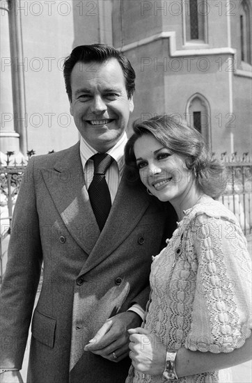 Robert Wagner and Natalie Wood photographed in London, the couple have a libel case taking place in the law courts. 22nd June 1976.