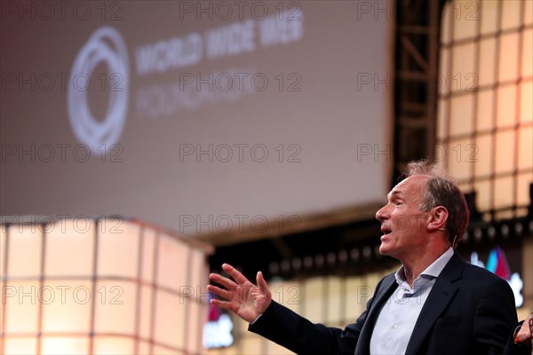 Lisbon, Portugal. 5th Nov, 2018. World Wide Web's Inventor and Web Foundation's Founding Director Tim Berners-Lee speaks during the Web Summit 2018 in Lisbon, Portugal on November 5, 2018. Credit: Pedro Fiuza/ZUMA Wire/Alamy Live News