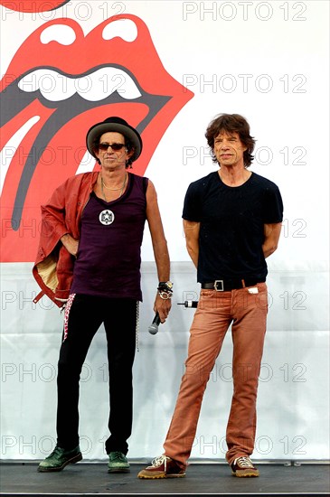 Mar. 26, 2002 - K43112AR.ROLLING STONES PRESS CONFERENCE .TO ANNOUNCE THEIR UPCOMING .''THE ROLLING STONES ON STAGE WORLD TOUR''..LICOLN CENTER, NEW YORK CITY..05-10-2005. ANDREA RENAULT-   2005.KEITH RICHARDS AND MICK JAGGER(Credit Image: © Globe Photos/ZUMAPRESS.com)
