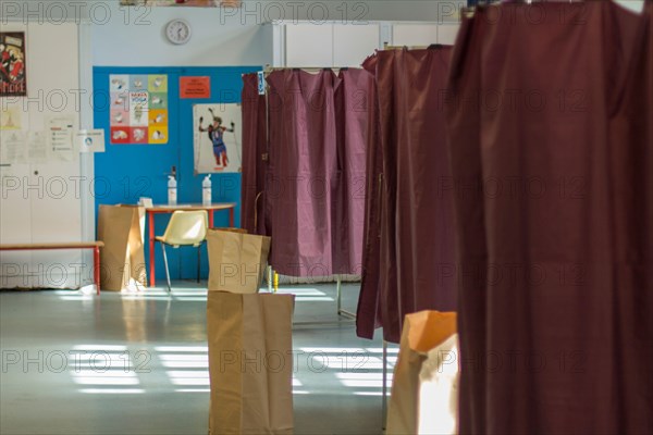 Paris, France. Inside a little frequented polling station amid Coronavirus fears in Paris, France, 15th March, 2020.