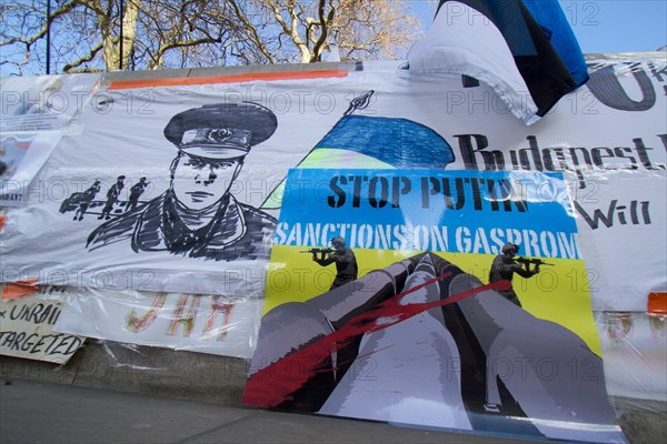 Westminster London , UK. 22nd March 2014. Ukranian protesters continue to hold a 24 hour shift protest outside Downing following the Military intervention and annextaion of Crimea by Russian forces, Credit:  amer ghazzal/Alamy Live News