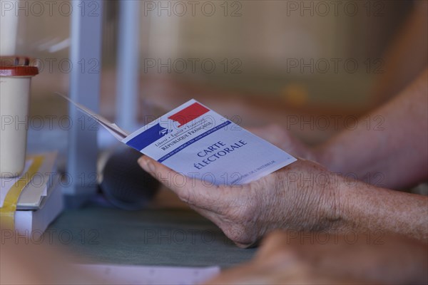 Tours, France. 18th June 2017. France votes in the second round of parliamentary elections on Sunday, in run-off votes for the top candidates from last Sunday's first round. Credit: Julian Elliott/Alamy Live News