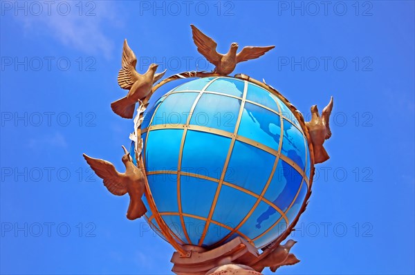 Globus (Globe) Monument on Independence Square (Maidan Nezalezhnosti). Kyiv, Ukraine