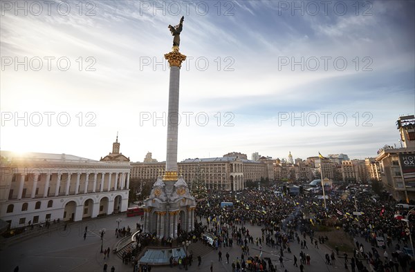A lot of people on Maidan Nezalezhnosti during the revolution in Ukraine
