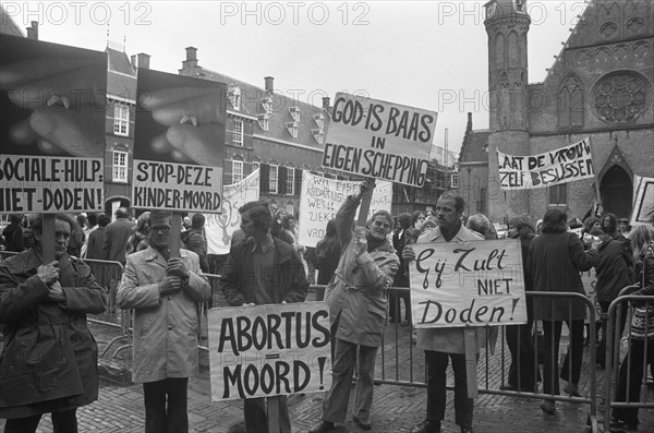 Abortion demonstration at Binnenhof, opponents of abortion, October 30, 1974, demonstrations, The Netherlands, 20th century press agency photo, news to remember, documentary, historic photography 1945-1990, visual stories, human history of the Twentieth Century, capturing moments in time