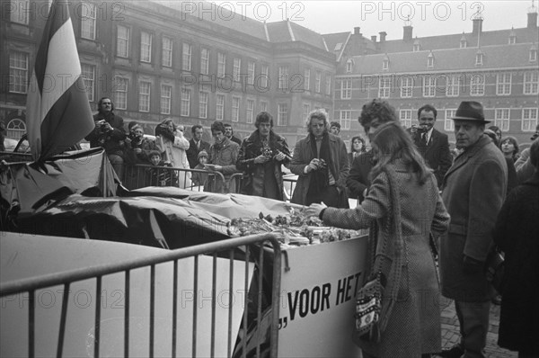 Anti-abortion march in The Hague, 22 January 1972, protest marches, The Netherlands, 20th century press agency photo, news to remember, documentary, historic photography 1945-1990, visual stories, human history of the Twentieth Century, capturing moments in time