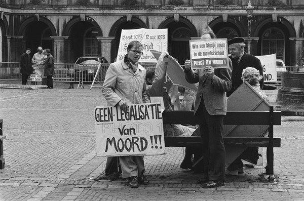 Anti-abortion demonstration Father Koopman, 12 September 1978, demonstrations, The Netherlands, 20th century press agency photo, news to remember, documentary, historic photography 1945-1990, visual stories, human history of the Twentieth Century, capturing moments in time