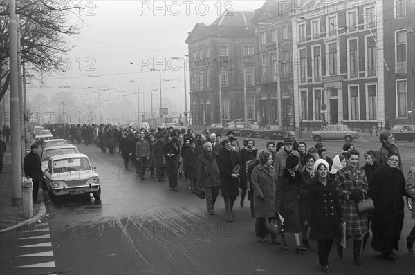 Anti-abortion march in The Hague, 22 January 1972, protest marches, The Netherlands, 20th century press agency photo, news to remember, documentary, historic photography 1945-1990, visual stories, human history of the Twentieth Century, capturing moments in time