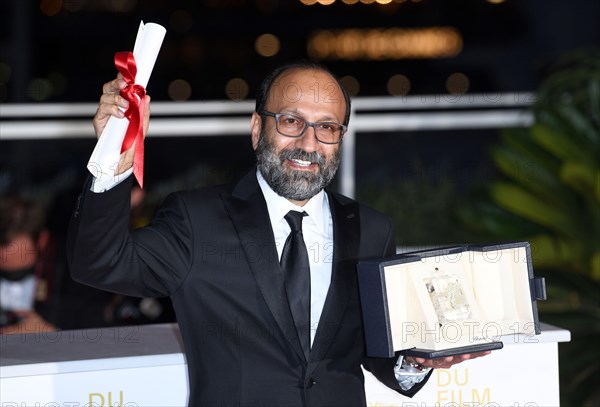 Cannes, France, 17 July 2021Asghar Farhadi Grand Prix Prize for Ghahreman (A Hero) attending the Winners photocall, held at the Palais des Festival. Part of the 74th Cannes Film Festival.Credit: Doug Peters/EMPICS/Alamy Live News
