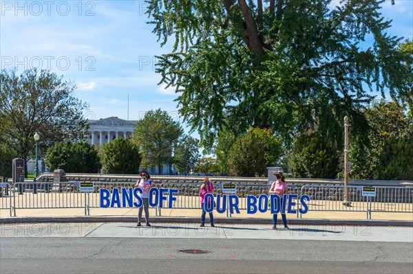 Washington, D.C., USA. October 2, 2021. Thousands of people gather in Washington, D.C. for the Women's March Rally for Abortion Justice to protest against new restrictive abortion laws in Texas and the potential overturning of the Roe v. Wade Supreme Court Case.  Credit: Kalen Martin/Alamy Live News