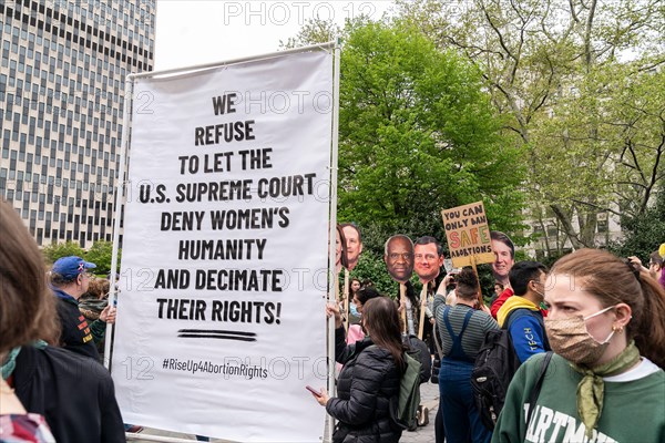 New York, USA. May 3, 2022, New York, New York, United States: More than 3 thousand people rally on Foley Square for abortion rights for women in light of Supreme Court leak showing that conservative majority of Supreme Court plan to overthrow Wade vs. Roe decision effectively banning abortions in the country. The rally is kick start the week of protests across the country demanding abortion rights. (Credit Image: © Lev Radin/Pacific Press via ZUMA Press Wire) Credit: ZUMA Press, Inc./Alamy Live News