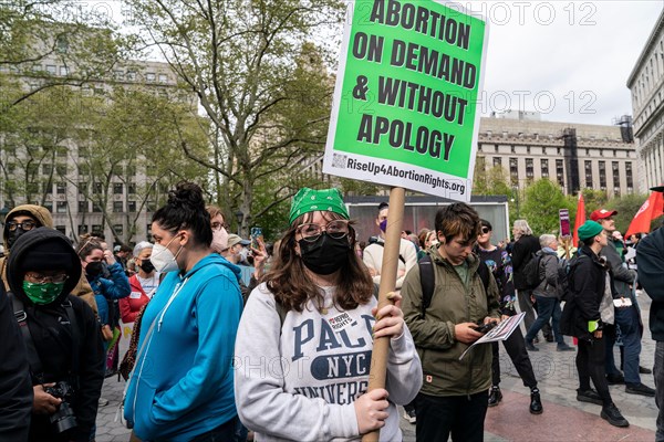 New York, USA. May 3, 2022, New York, New York, United States: More than 3 thousand people rally on Foley Square for abortion rights for women in light of Supreme Court leak showing that conservative majority of Supreme Court plan to overthrow Wade vs. Roe decision effectively banning abortions in the country. The rally is kick start the week of protests across the country demanding abortion rights. (Credit Image: © Lev Radin/Pacific Press via ZUMA Press Wire) Credit: ZUMA Press, Inc./Alamy Live News