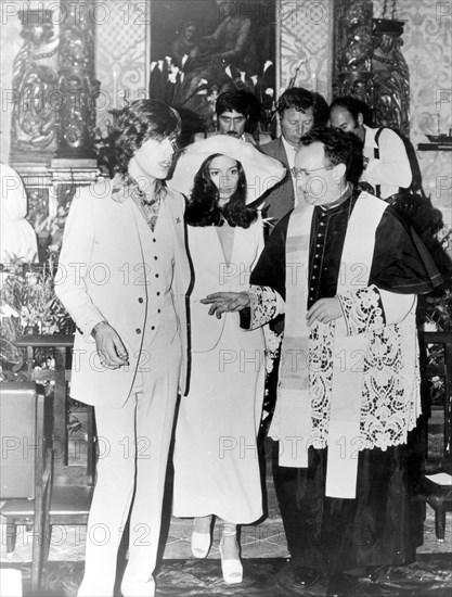 Singer Mick Jagger marries Bianca Jagger