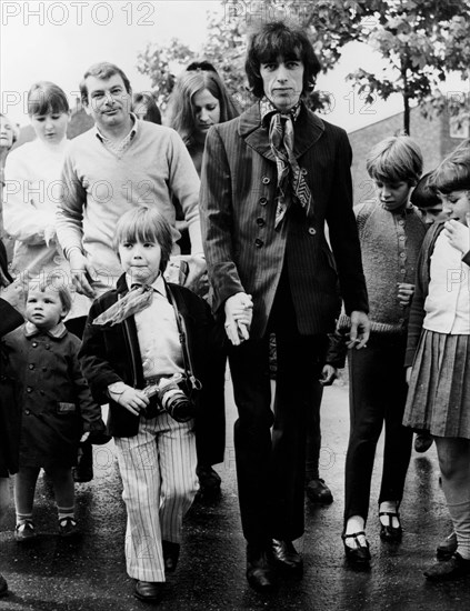 Bill Wyman of The Rolling Stones and his son Stephen, 1967 © JRC /The Hollywood Archive - All Rights Reserved  File Reference # 32633_602THA