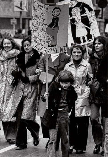 women marching for the right to abort, Frankfurt, Germany