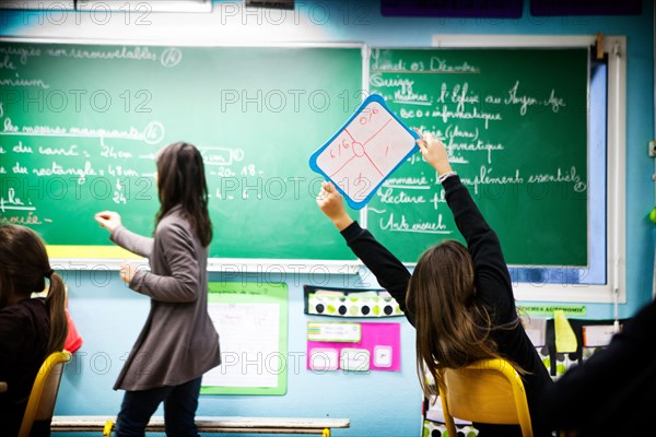 Reportage in Les Hélices Vertes primary school in Cerny, France. Year 5, year 6 multi-level class.