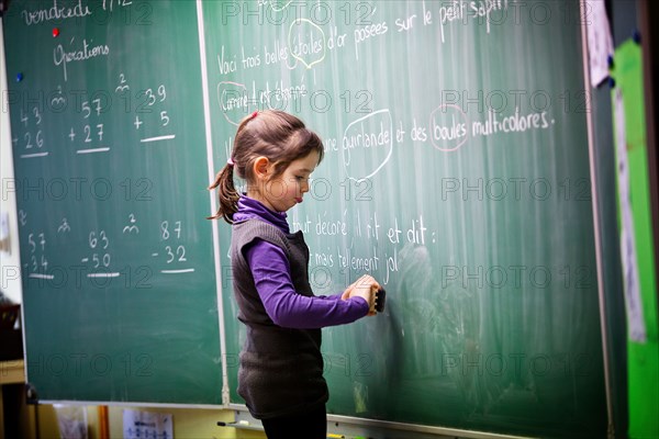 Reportage in Les Hélices Vertes primary school in Cerny, France. Year 2, year 3 multi-level class.