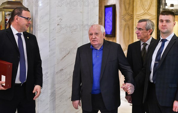 Moscow, Russian Federation. 22nd Nov, 2017. Czech President Milos Zeman (not on the photo) met last Soviet President Mikhail Gorbachev (centre) in Moscow today, on Wednesday, November 22, 2017, during his five-day official visit to Russia. Czech presidential protocol head Miroslav Sklenar stands left. Credit: Vit Simanek/CTK Photo/Alamy Live News