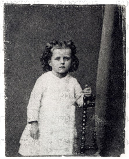 1876 c. : aged at 3 years old the future Sainte Mother Thérèse of Lisieux ( Marie Françoise Thérèse Martin - Alençon 1873 - Lisieux 1897 ) , Sainte from 1925 , author of " Histoire d'une ame " (post. 1898 ) - Madre TERESA di LISIEUX del Bambino Gesù e del Volto Santo - PERSONALITA' DA BAMBINI - PERSONALITY CHILD - childs - RELIGIONE CATTOLICA - CATHOLIC RELIGION - SANTO - SANTA - SAINT - portrait - ritratto - NUN of cloister - Suora di clausura ----  Archivio GBB