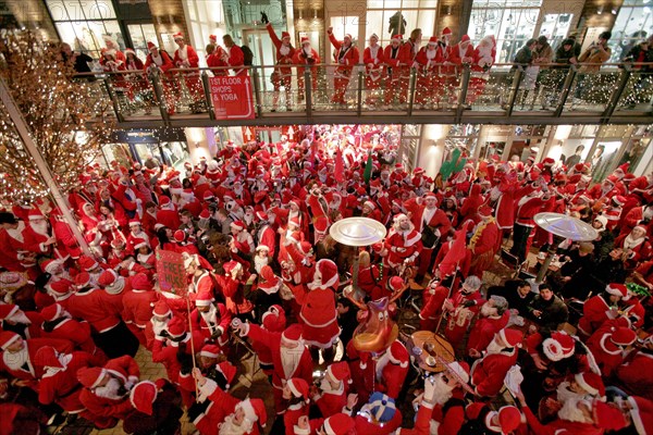 Santacon is a world wide event where likeminded people meet up in cities all over the world and spread the Christmas spirit.